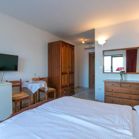 Adria Brela Apartments מראה חיצוני תמונה