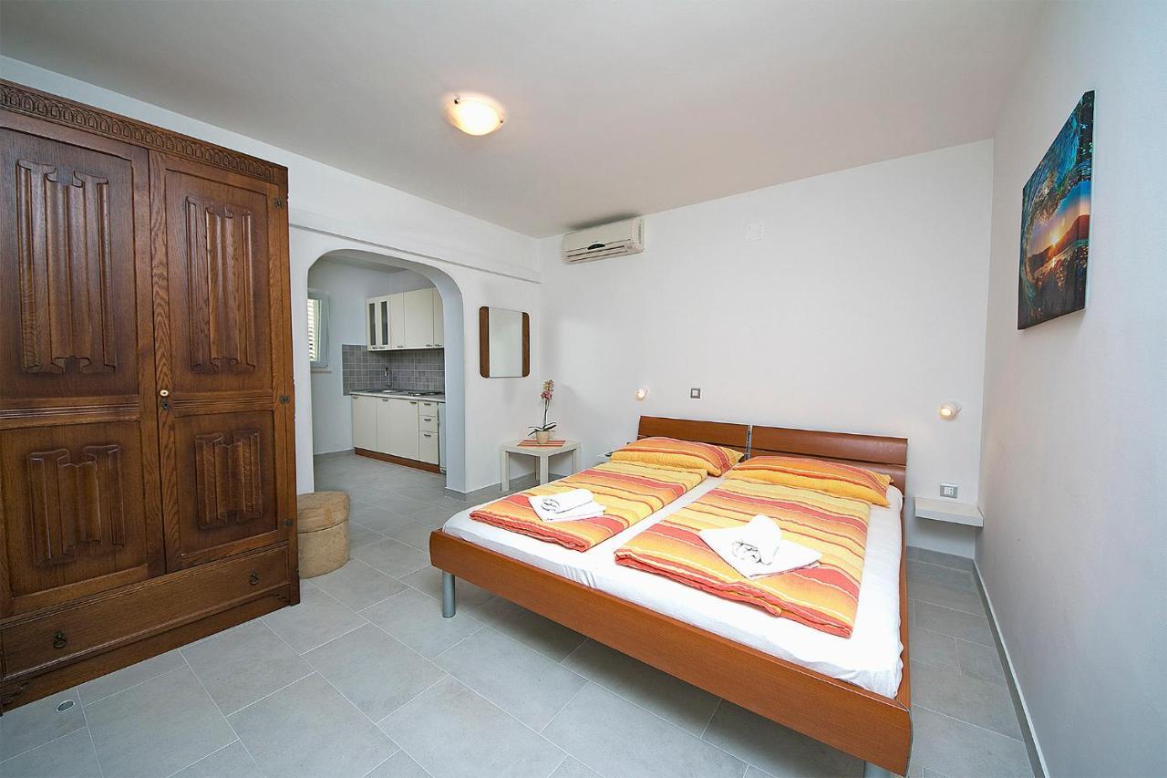 Adria Brela Apartments מראה חיצוני תמונה