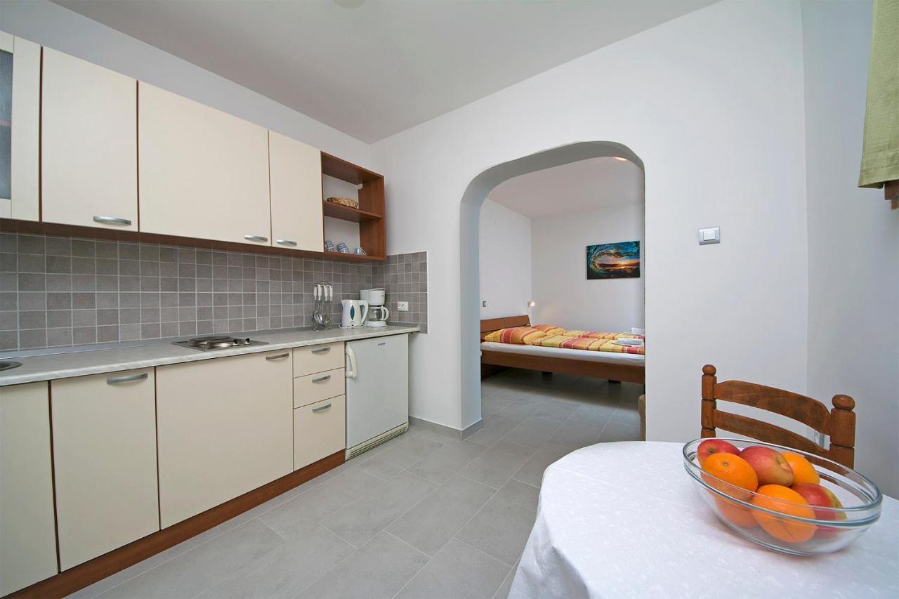 Adria Brela Apartments מראה חיצוני תמונה