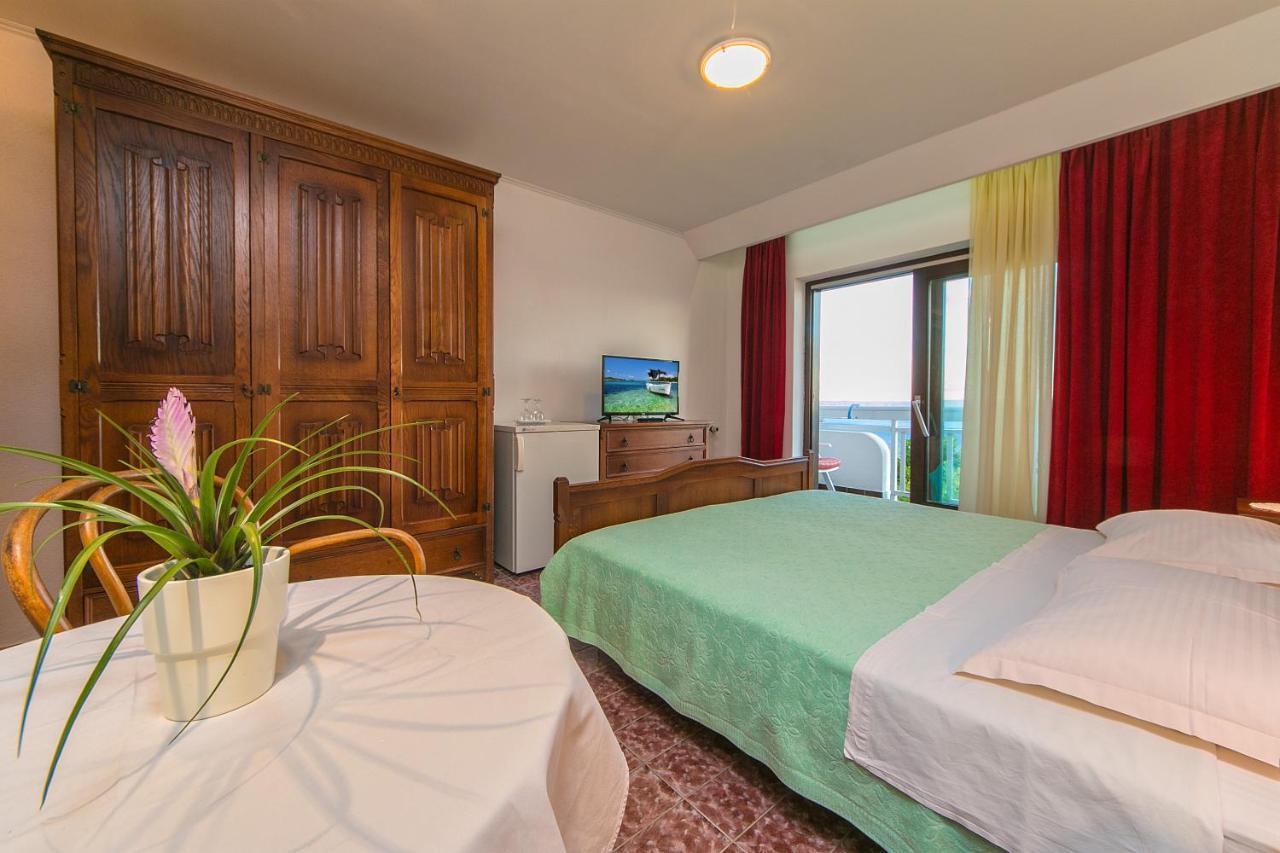 Adria Brela Apartments מראה חיצוני תמונה