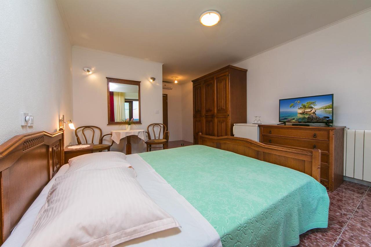 Adria Brela Apartments מראה חיצוני תמונה