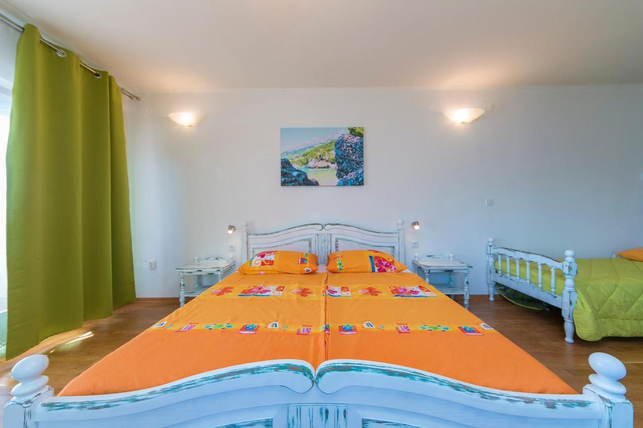 Adria Brela Apartments מראה חיצוני תמונה