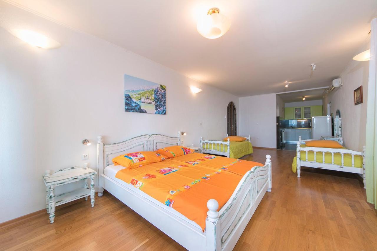 Adria Brela Apartments מראה חיצוני תמונה