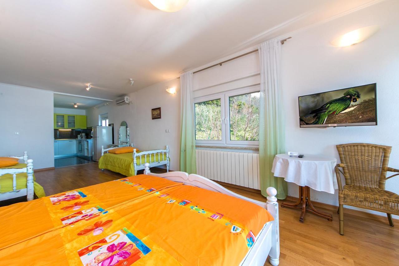 Adria Brela Apartments מראה חיצוני תמונה