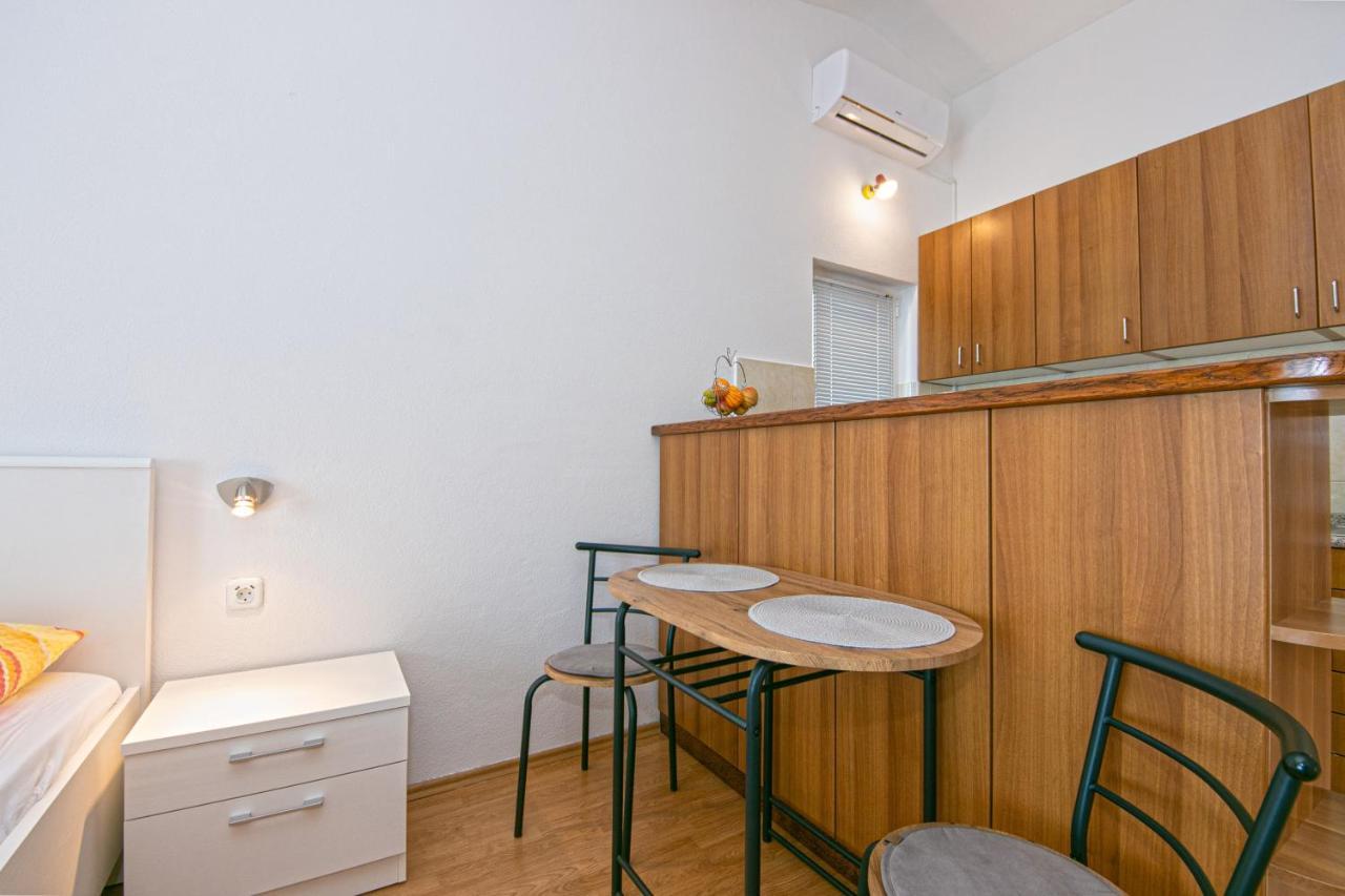 Adria Brela Apartments מראה חיצוני תמונה