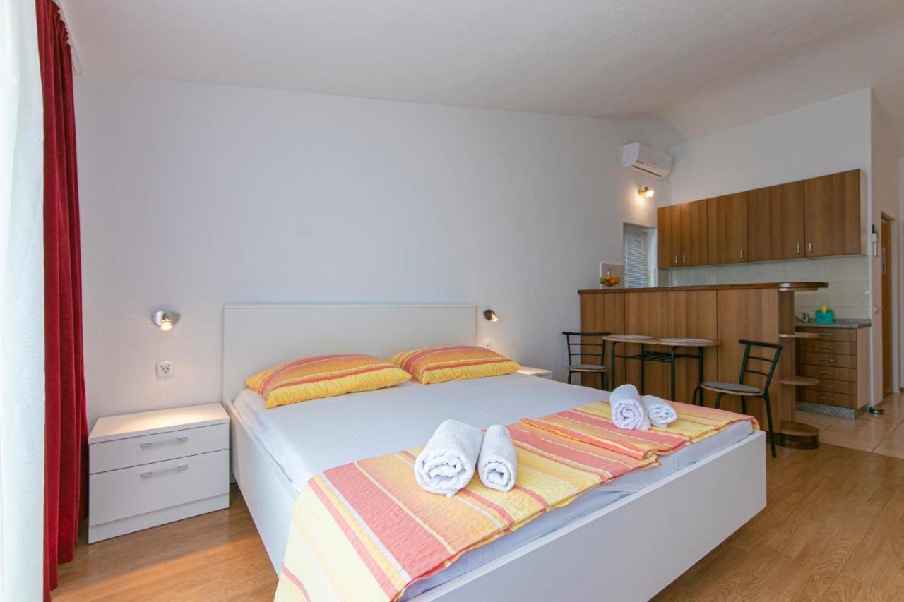 Adria Brela Apartments מראה חיצוני תמונה