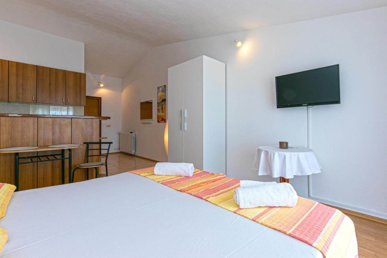 Adria Brela Apartments מראה חיצוני תמונה