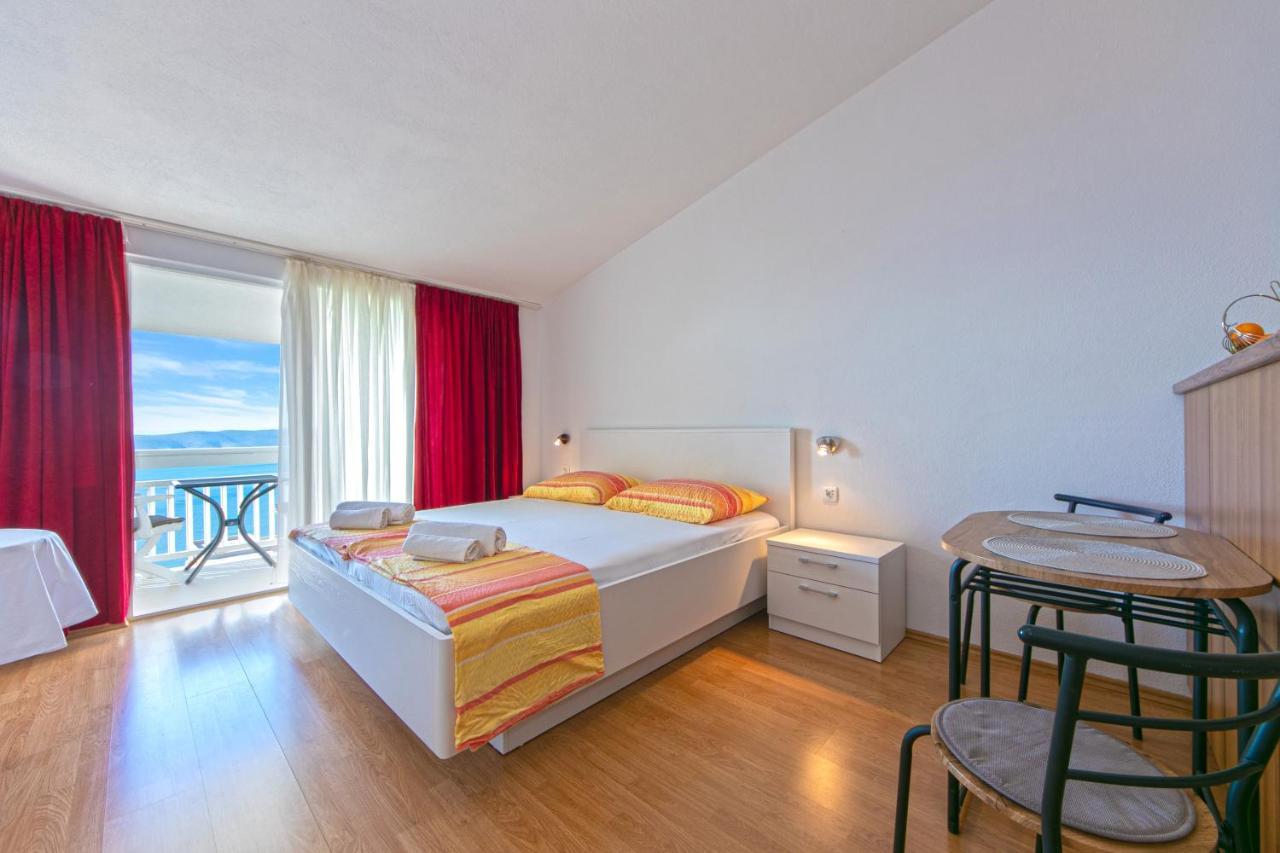 Adria Brela Apartments מראה חיצוני תמונה