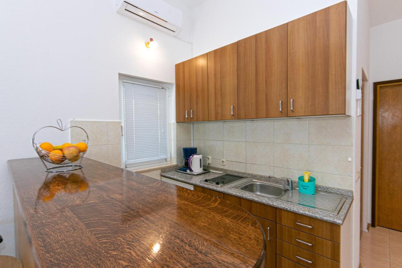 Adria Brela Apartments מראה חיצוני תמונה