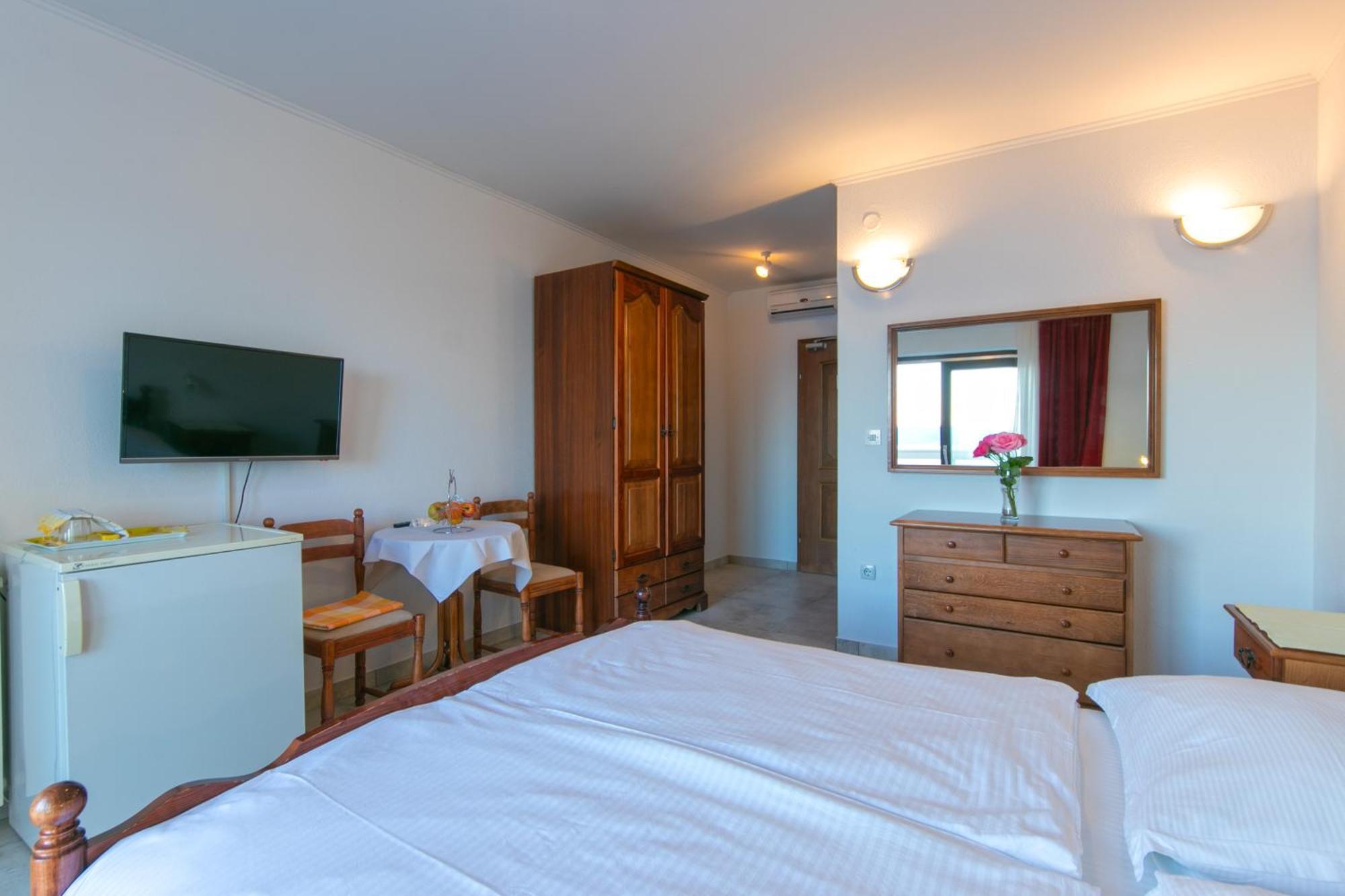 Adria Brela Apartments מראה חיצוני תמונה