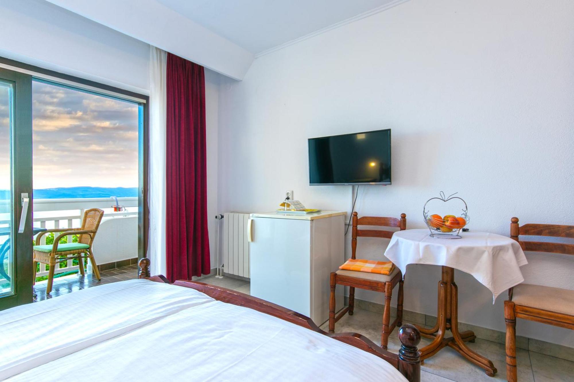 Adria Brela Apartments מראה חיצוני תמונה