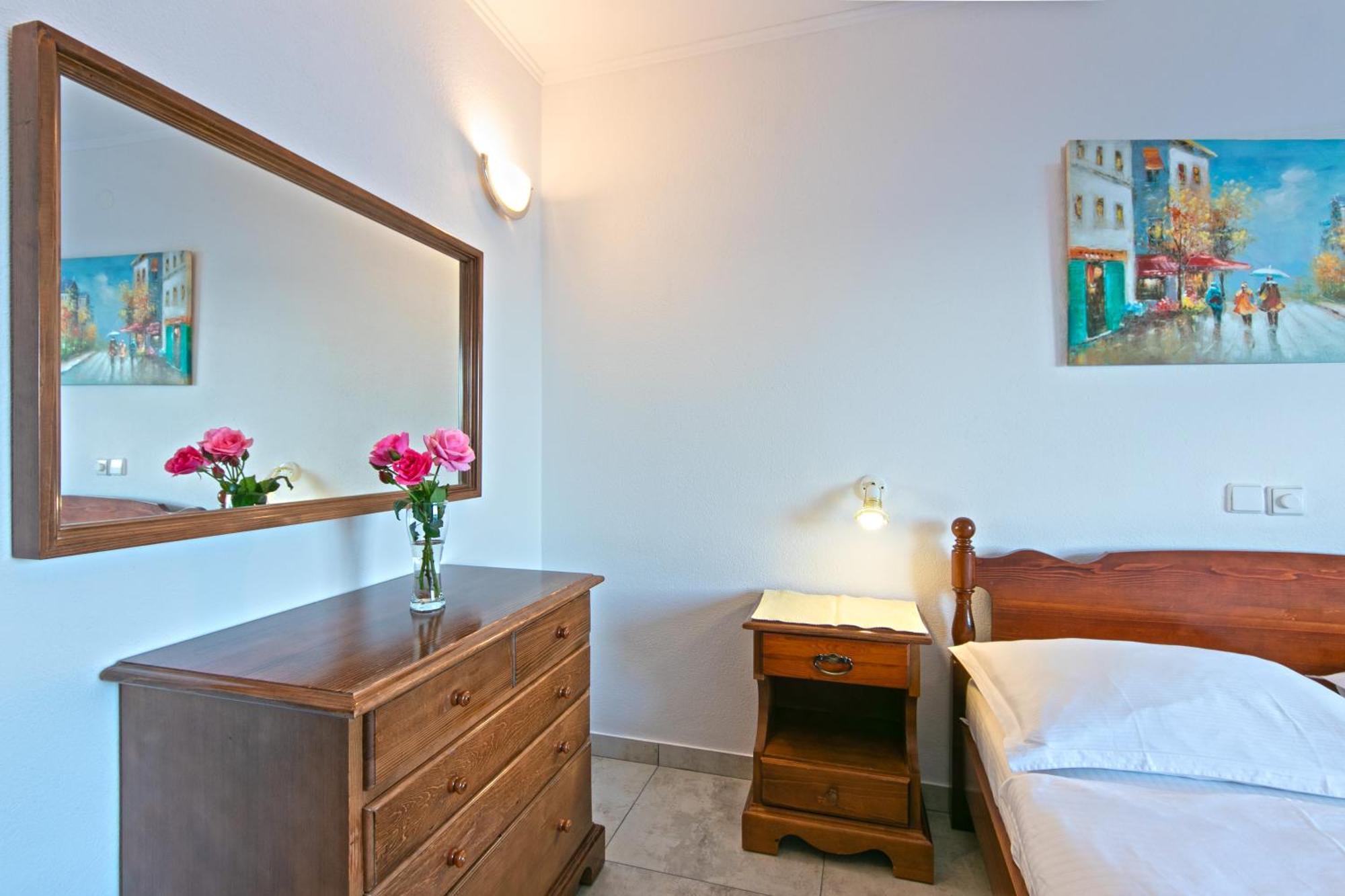 Adria Brela Apartments מראה חיצוני תמונה