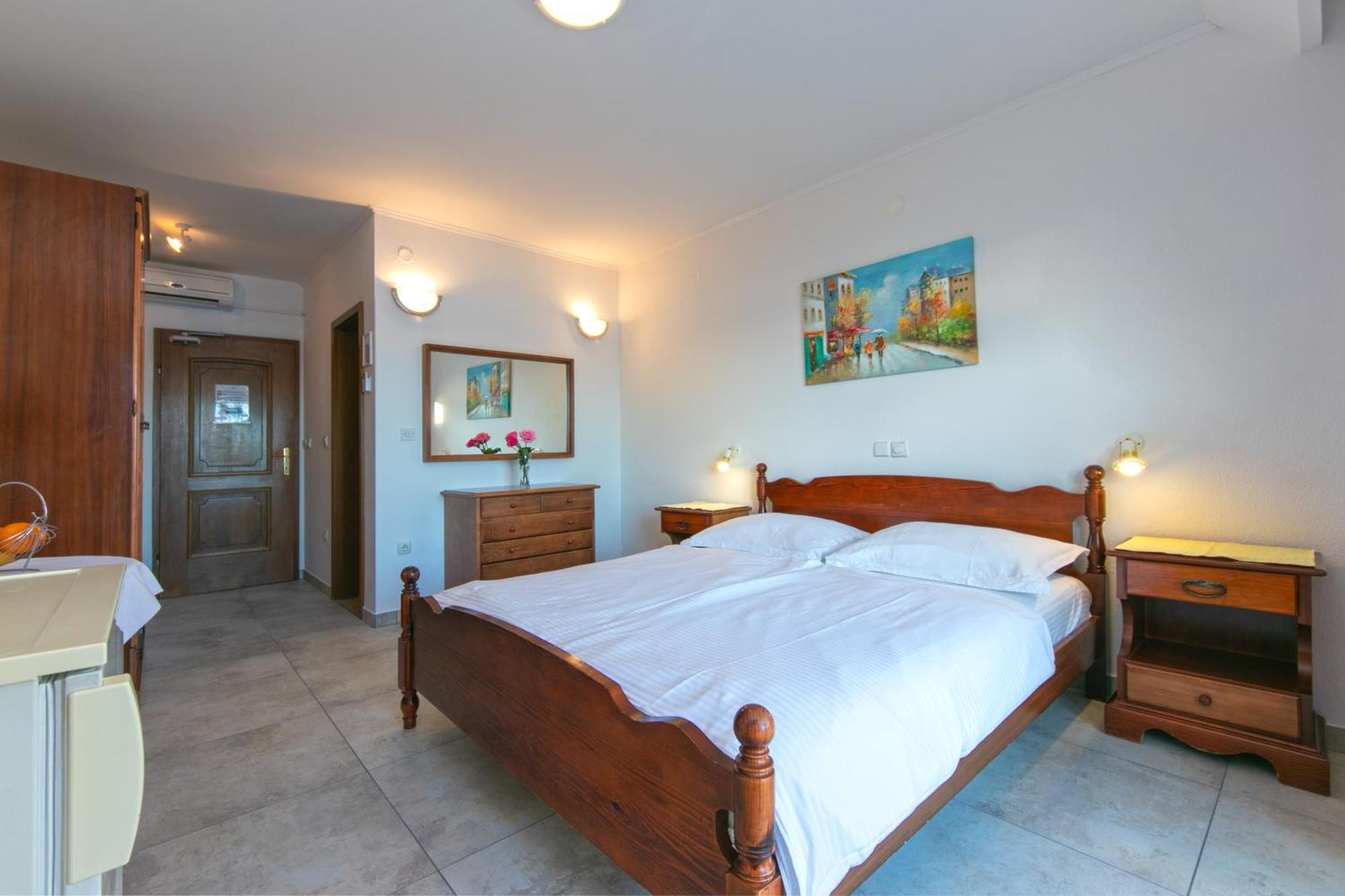 Adria Brela Apartments מראה חיצוני תמונה
